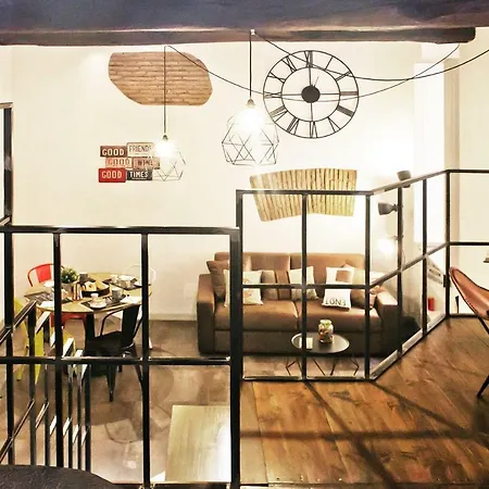 아파트 Navona Industrial Loft *